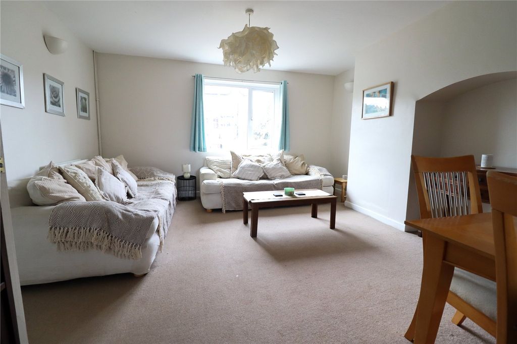 Property photo 2 of 12 Picture No. 15