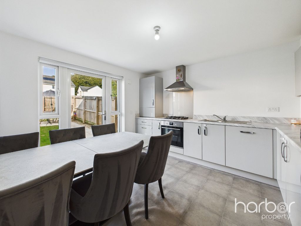Property photo 3 of 18 4374516