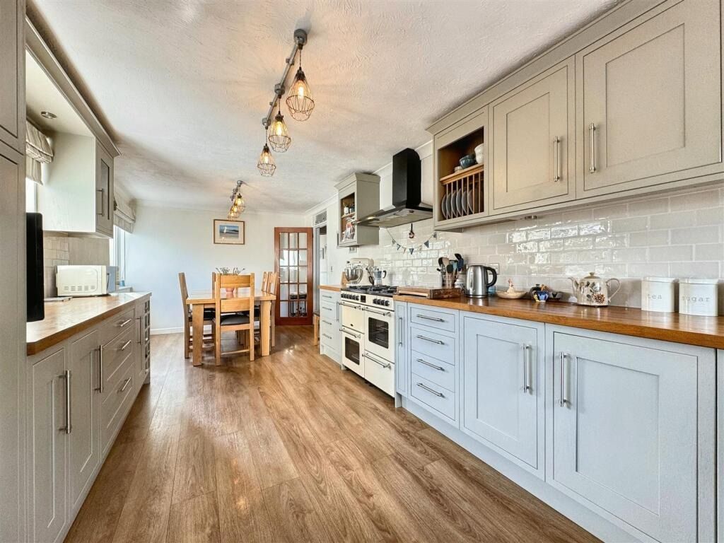 Property photo 2 of 30 4847103