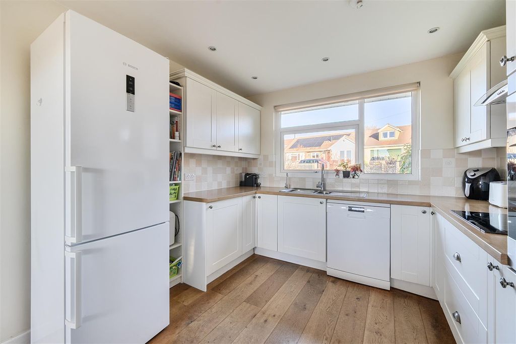 Property photo 3 of 15 Kitchen