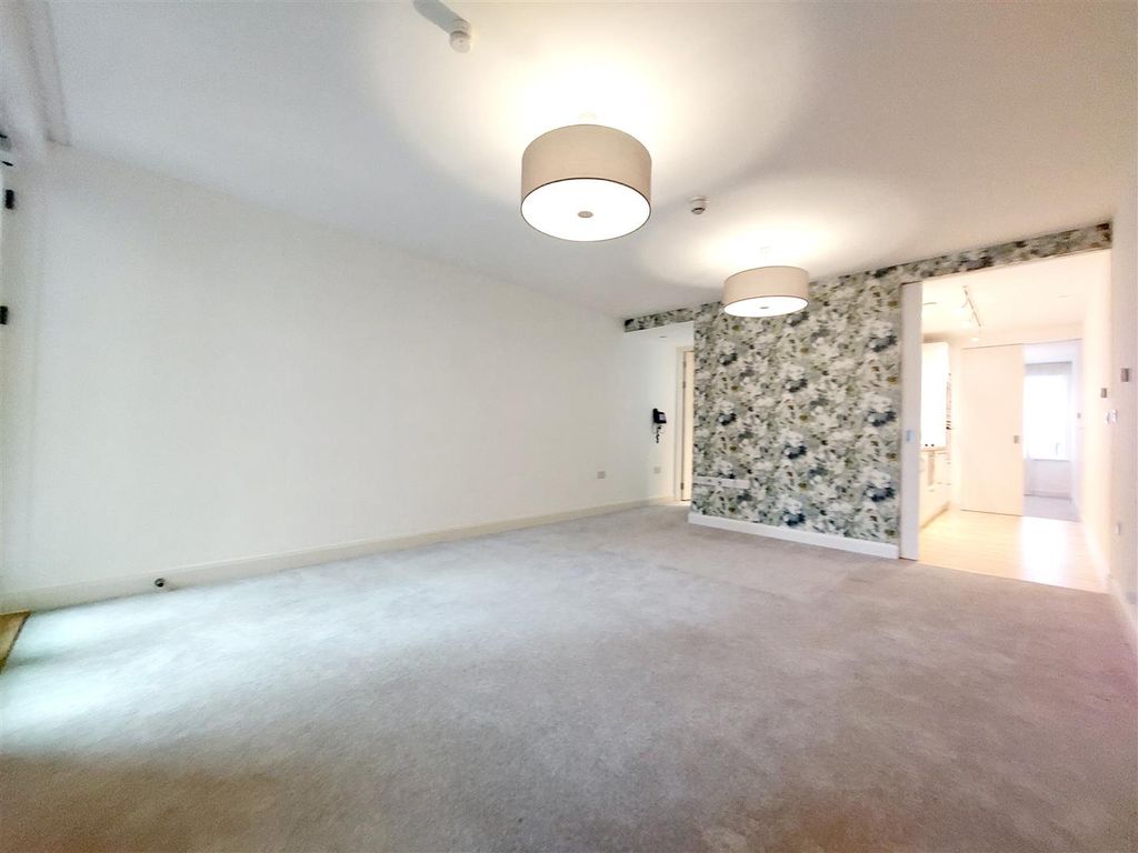 Property photo 3 of 8 Living/Dining Room