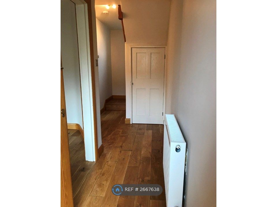 Property photo 3 of 15 Entrance Corridor