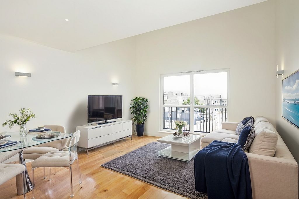 Property photo 1 of 13 3789203