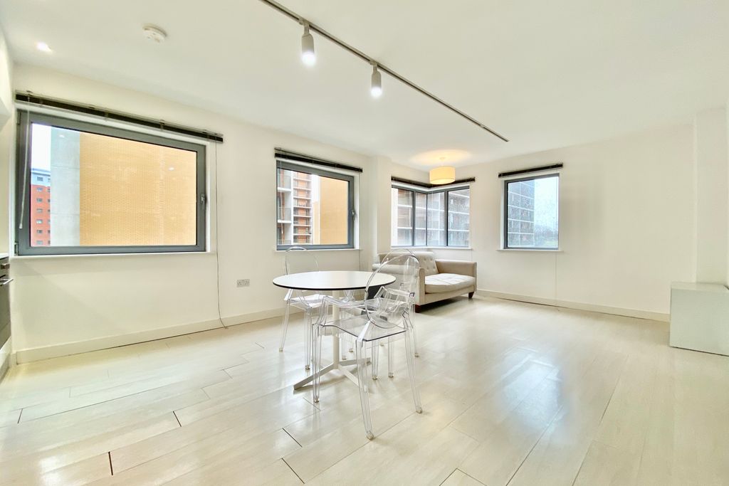 Property photo 2 of 7 Photo 02