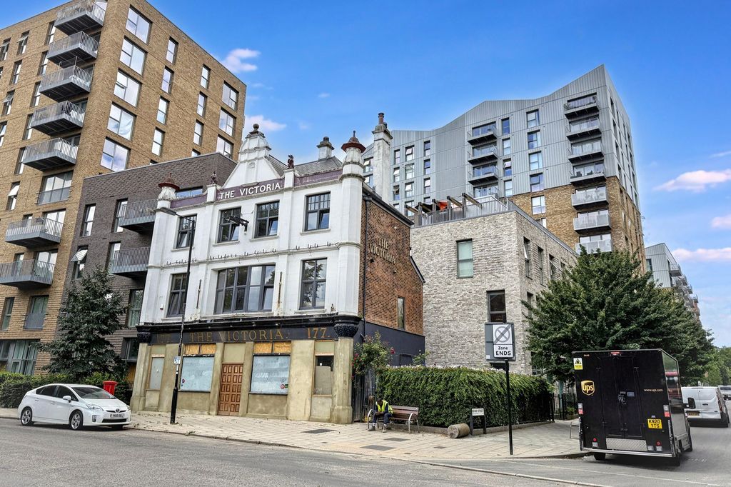 Property photo 2 of 11 The Victoria Pub, 177 Grove Street, London Se8 3Qq