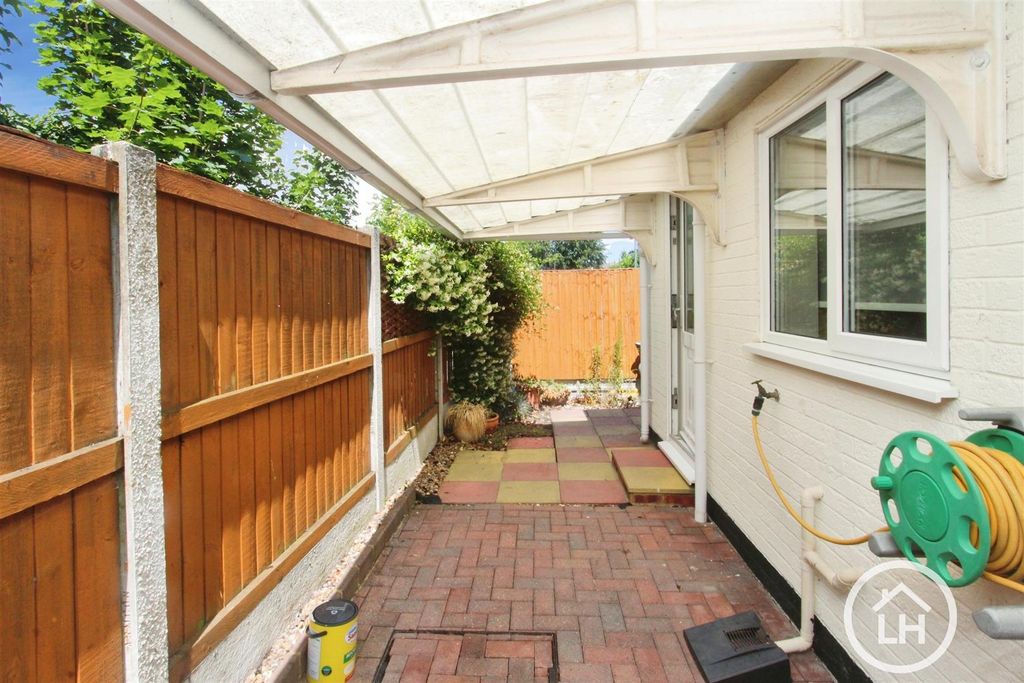 Property photo 2 of 14 Garden