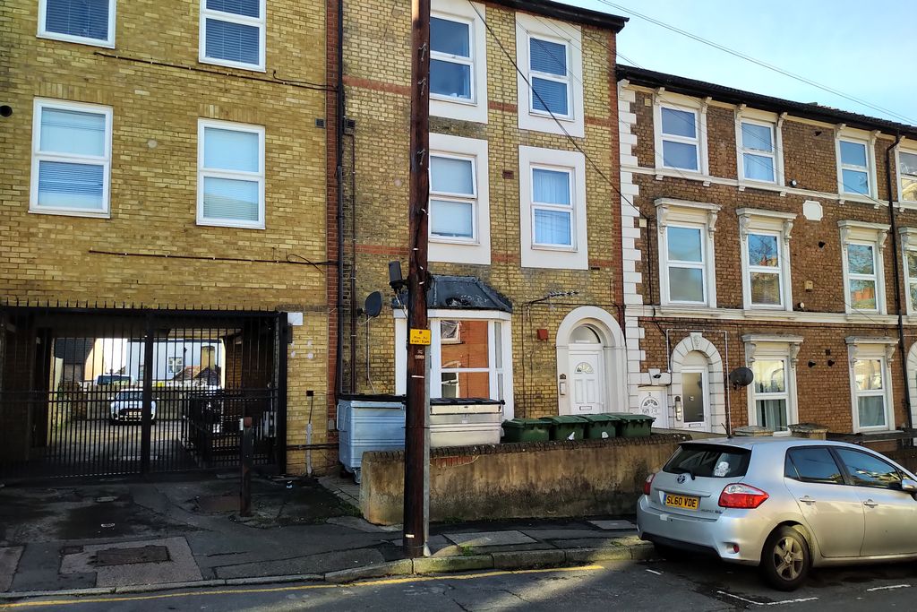 Property photo 1 of 6