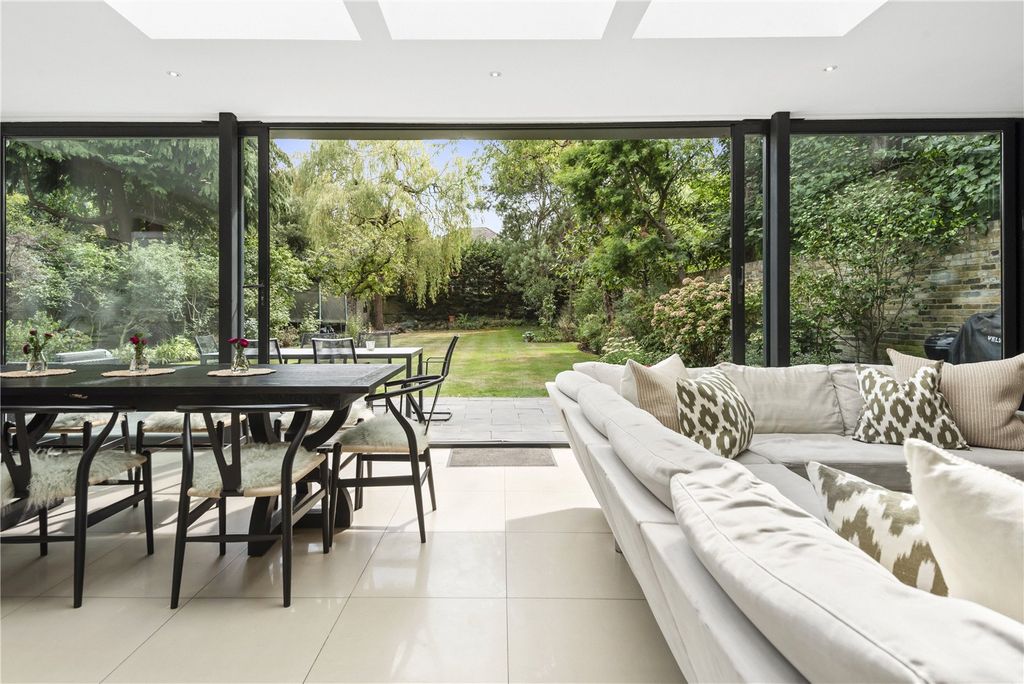 Property photo 2 of 32 Dining/Family