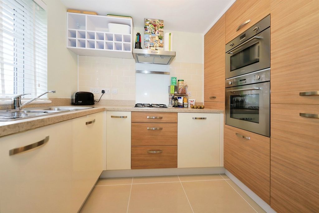 Property photo 3 of 14