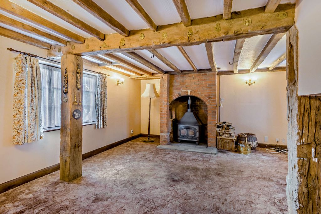 Property photo 3 of 31 8662260-Interior08-800