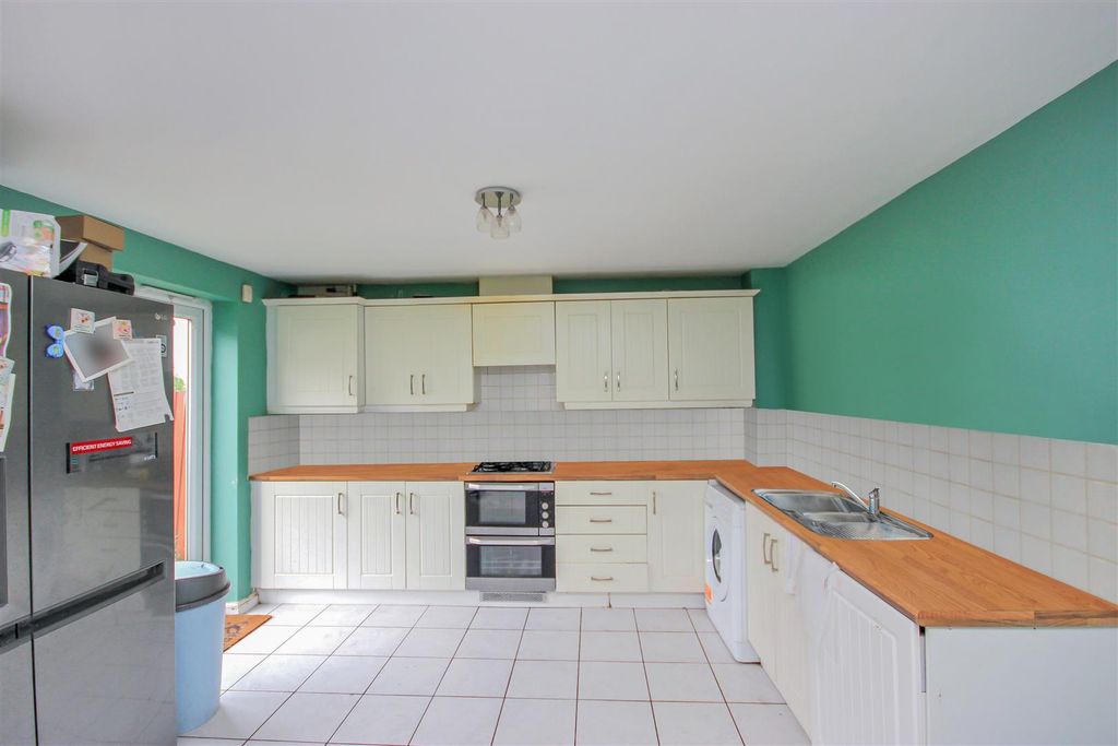 Property photo 3 of 12 Kitchen.Jpg