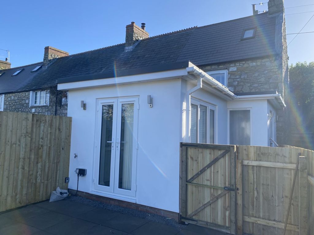 Property photo 2 of 27