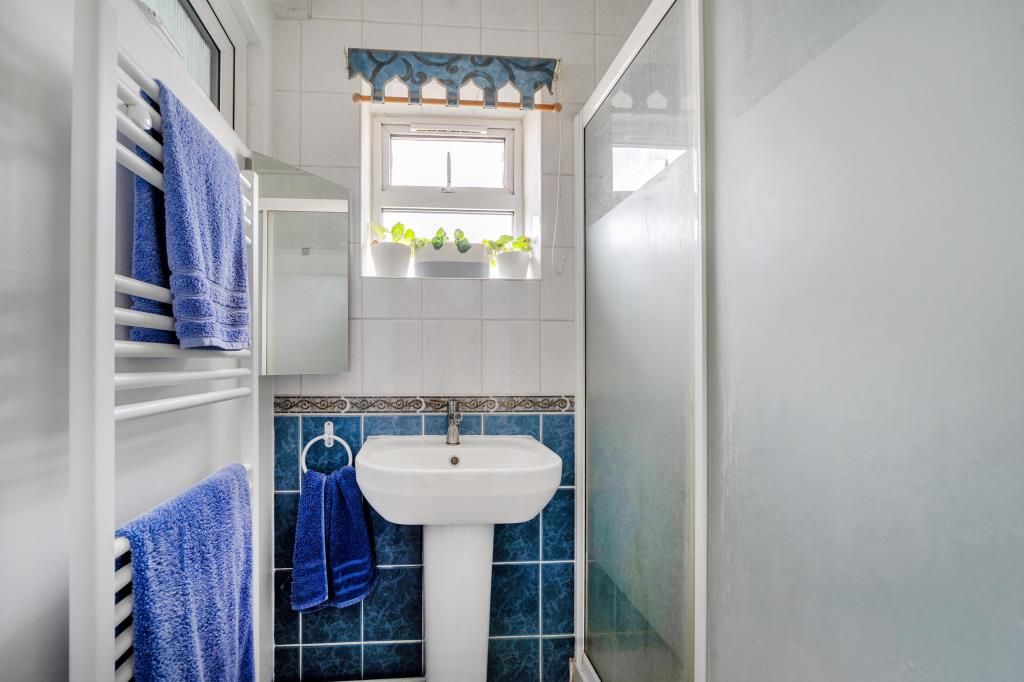 Property photo 3 of 21 Bathroom