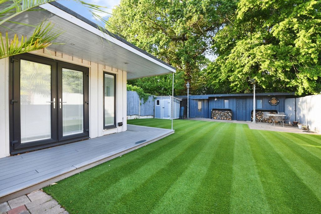Property photo 2 of 19 Pbox-Img.Jpg