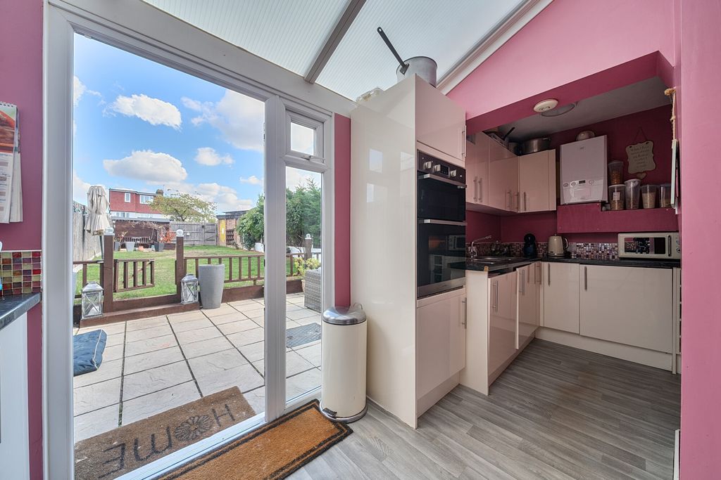 Property photo 3 of 18 1523666-8-6Ab283E...