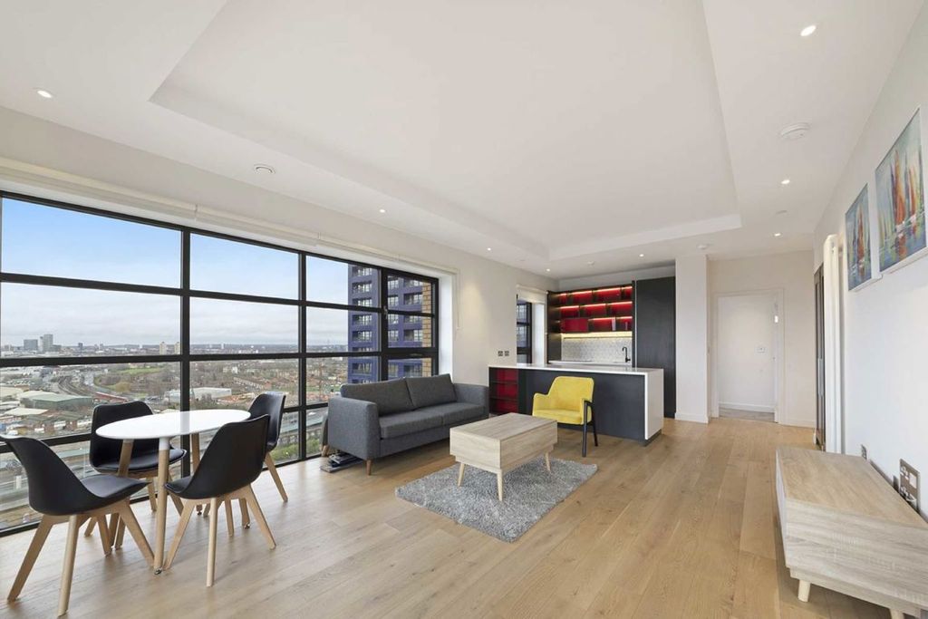 Property photo 2 of 10