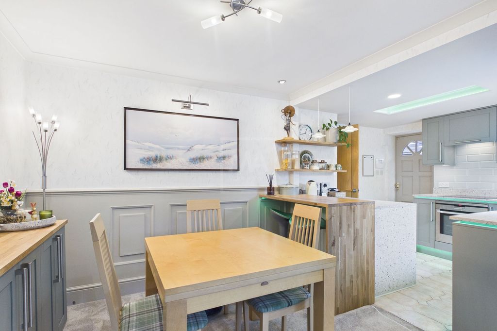 Property photo 2 of 16 Kitchen/Dining Room