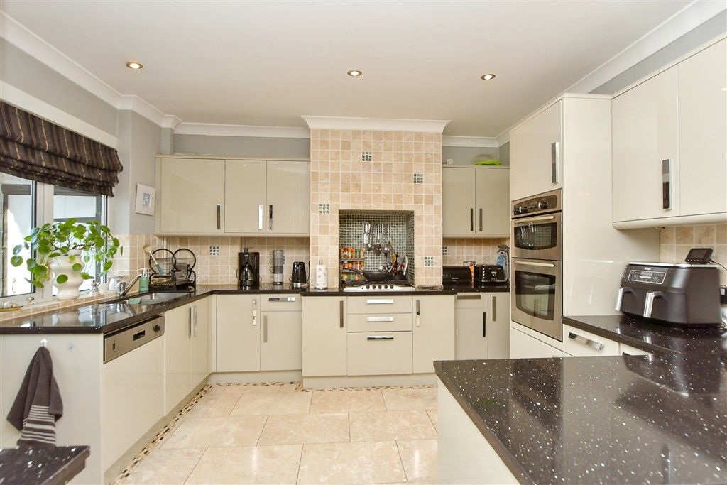 Property photo 3 of 14 Kitchen