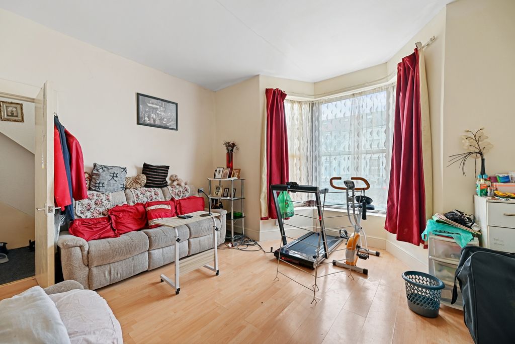 Property photo 3 of 12 Photo 9