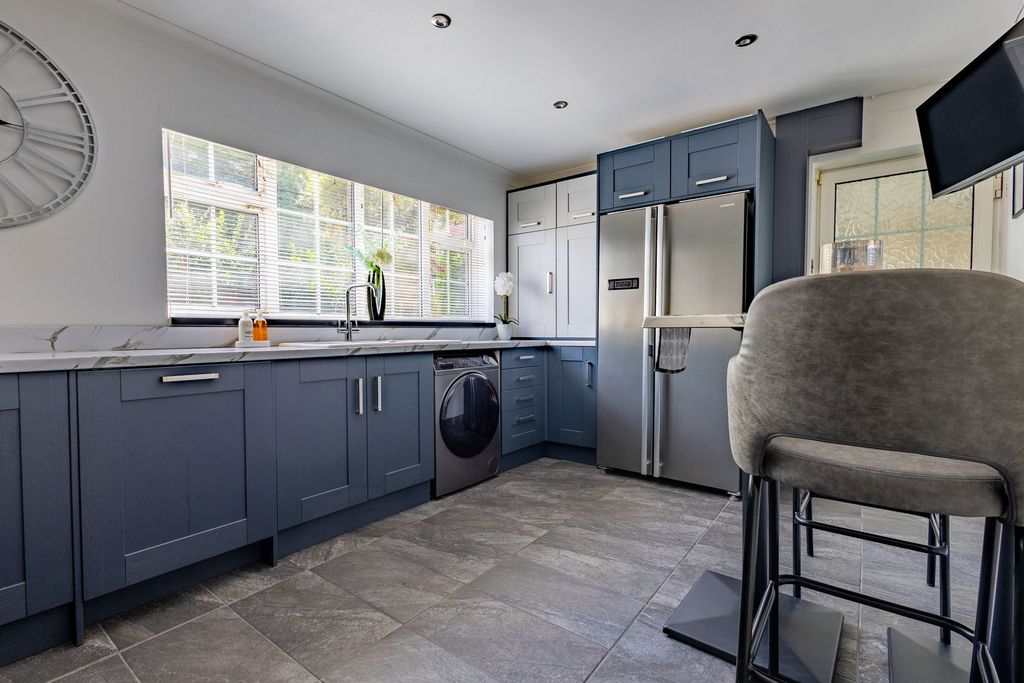 Property photo 2 of 30