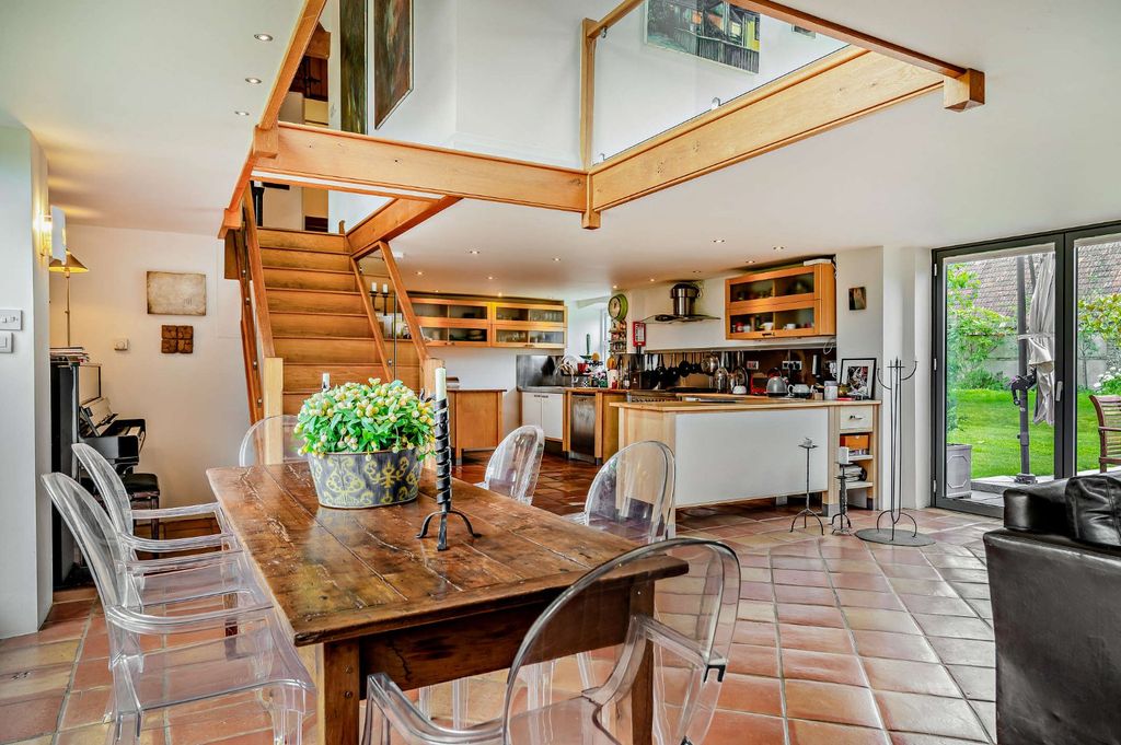 Property photo 2 of 14 Breakfast Area