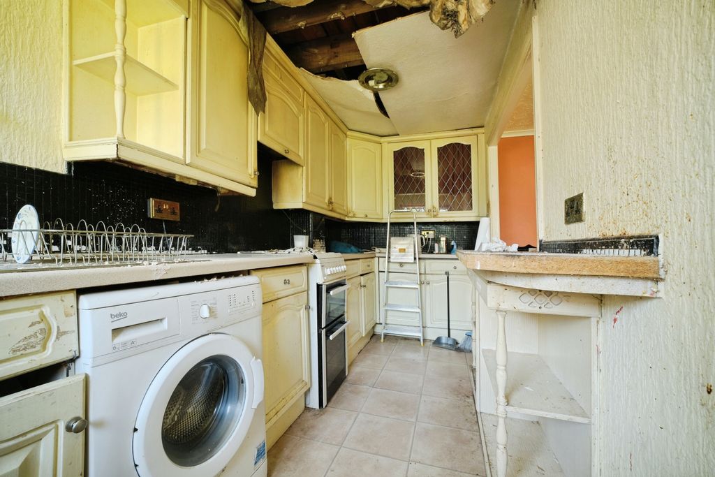 Property photo 3 of 14