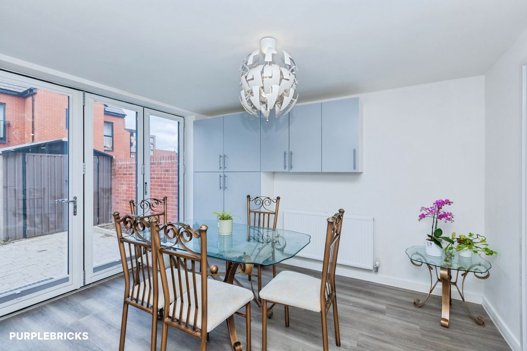 Property photo 3 of 29 Dining Area