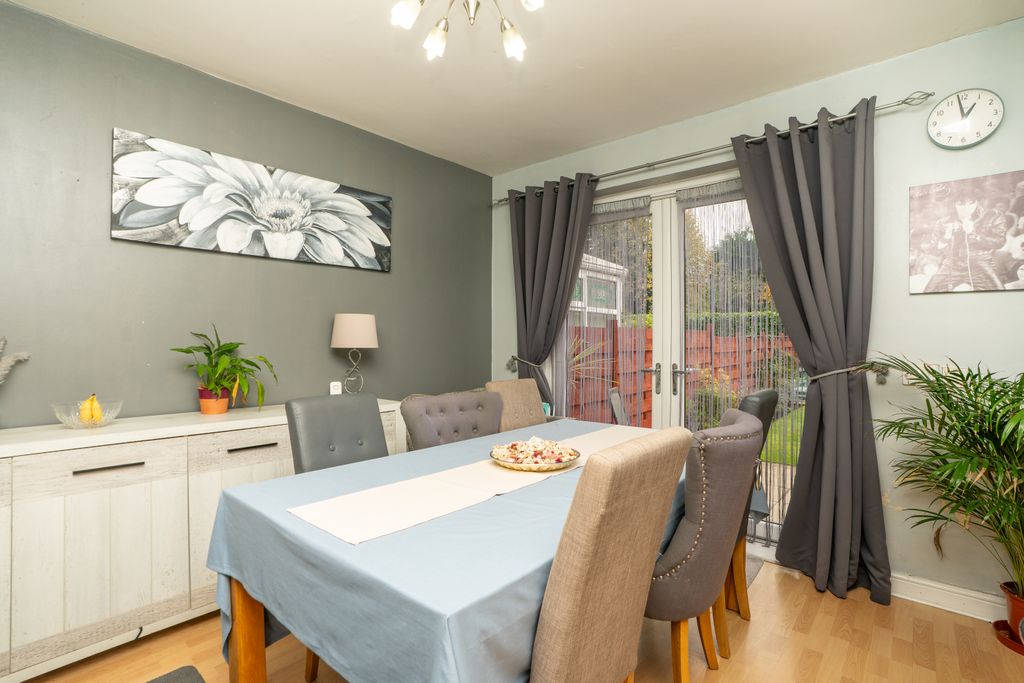 Property photo 3 of 12 Hudsoncourt11