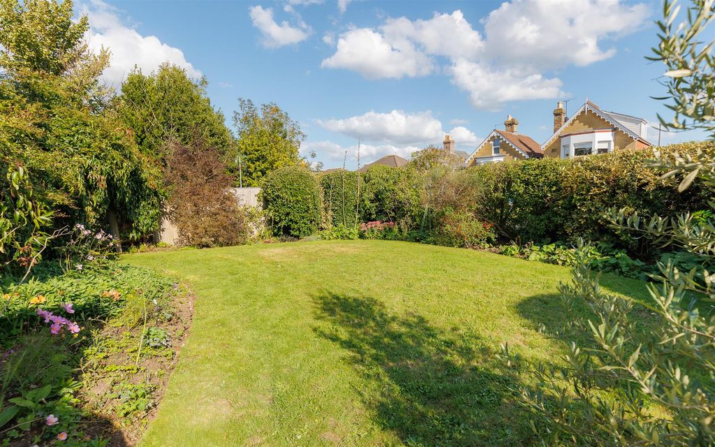 Property photo 2 of 30