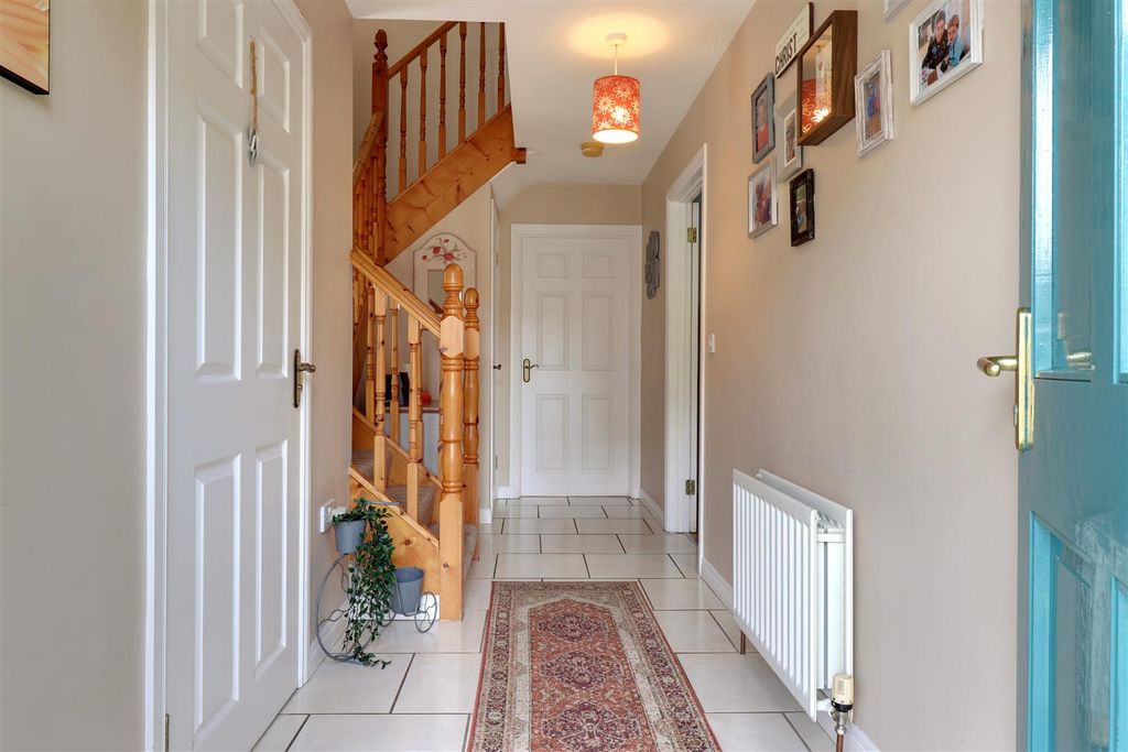 Property photo 2 of 23 Entrance Hall
