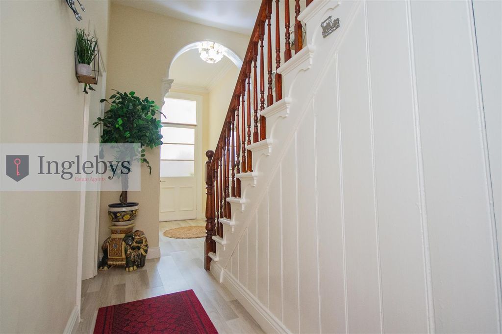 Property photo 2 of 26