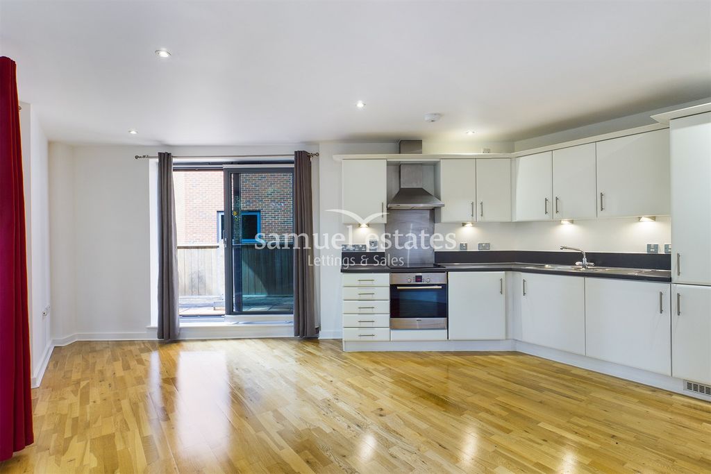 Property photo 1 of 12 Living Room/ Kitchen