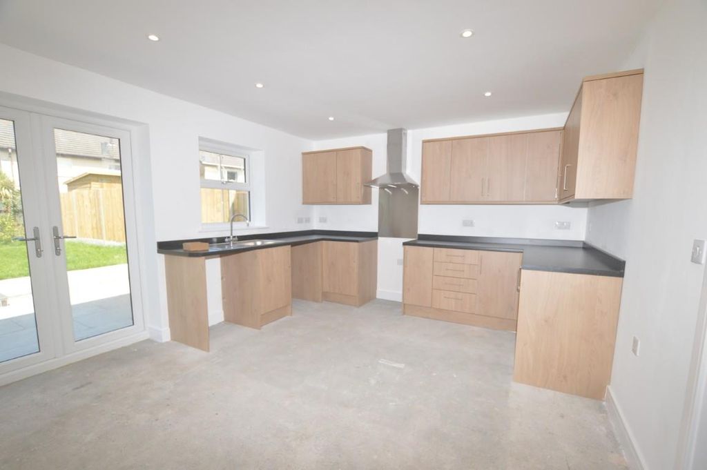 Property photo 3 of 11 Dsc_0036 (Medium).Jpg