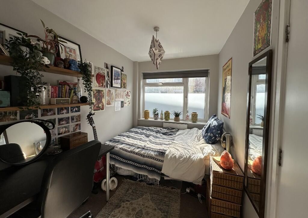 Property photo 3 of 14 This Cozy Double Bedroom Features A Comfortable Be...