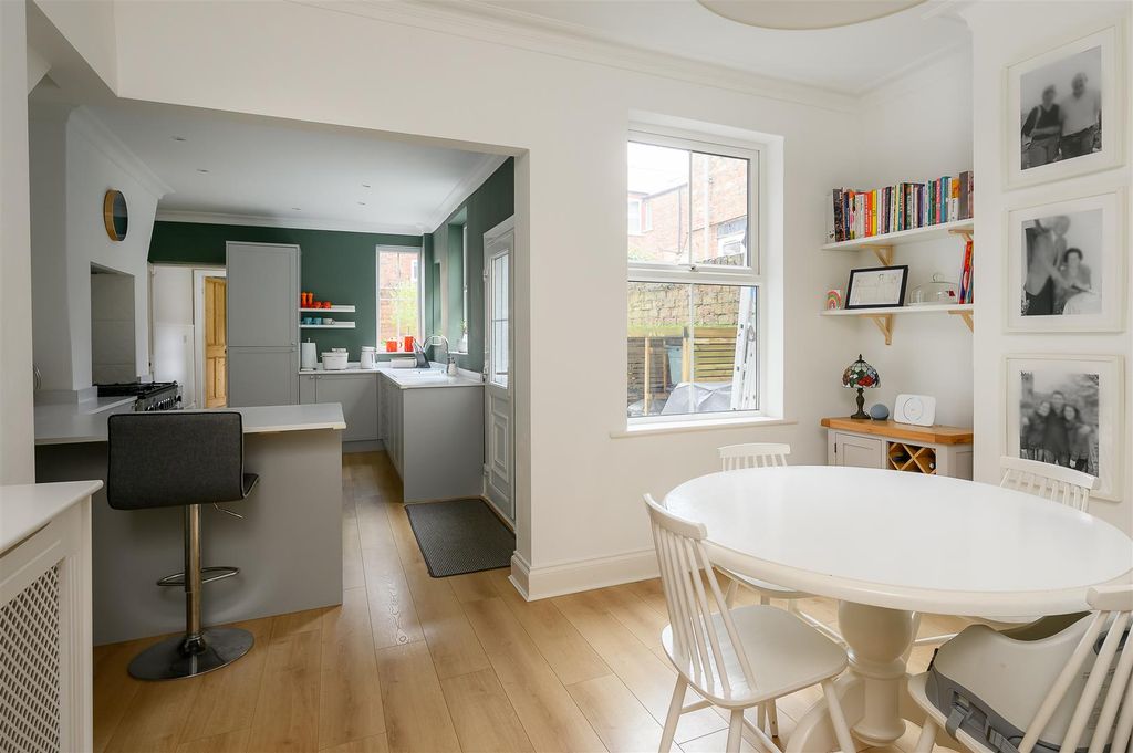 Property photo 3 of 20 Dining / Kitchen