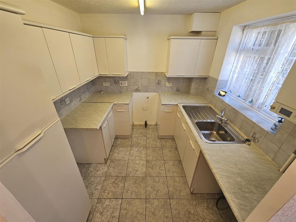 Property photo 2 of 21 Kitchen