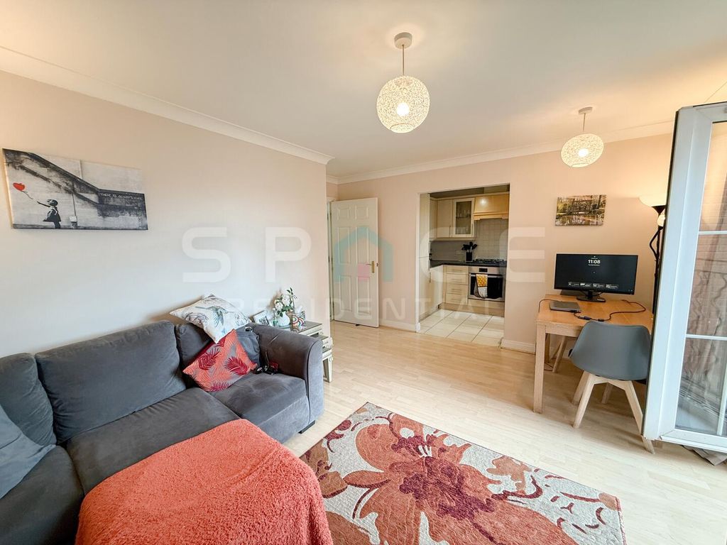 Property photo 3 of 16 Living Room