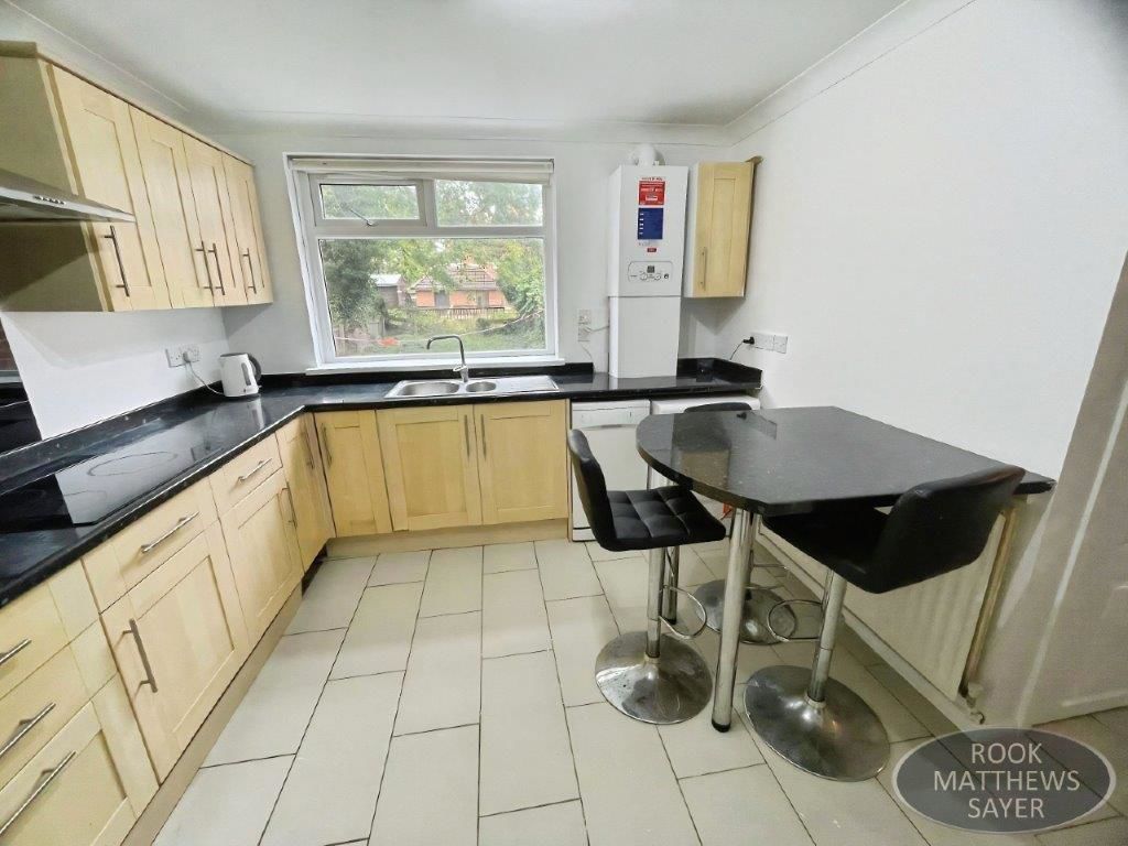 Property photo 3 of 7 Photo 6