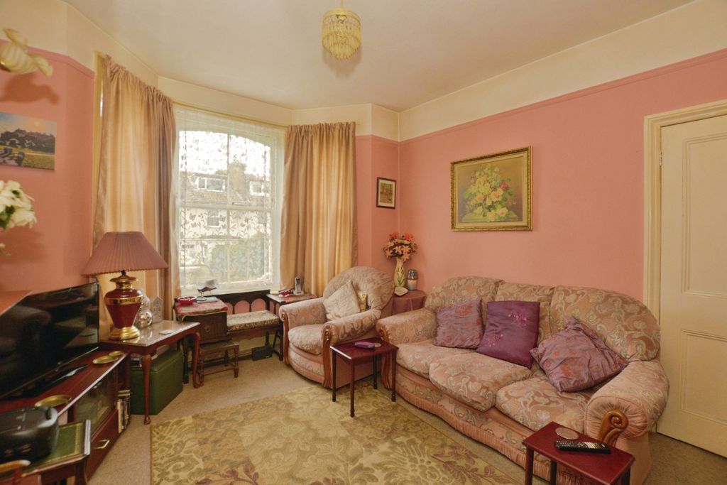 Property photo 3 of 17 Living Room