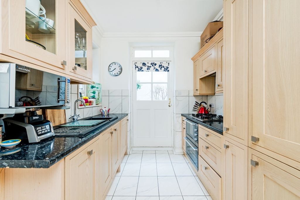 Property photo 2 of 9 Kitchen