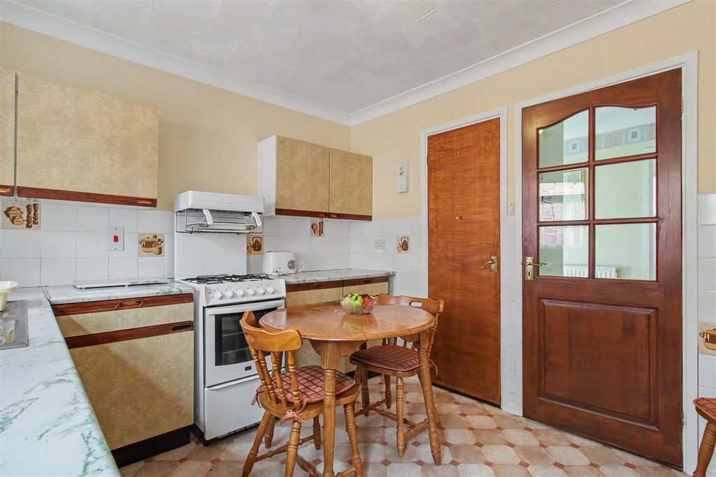Property photo 3 of 16 Kitchen