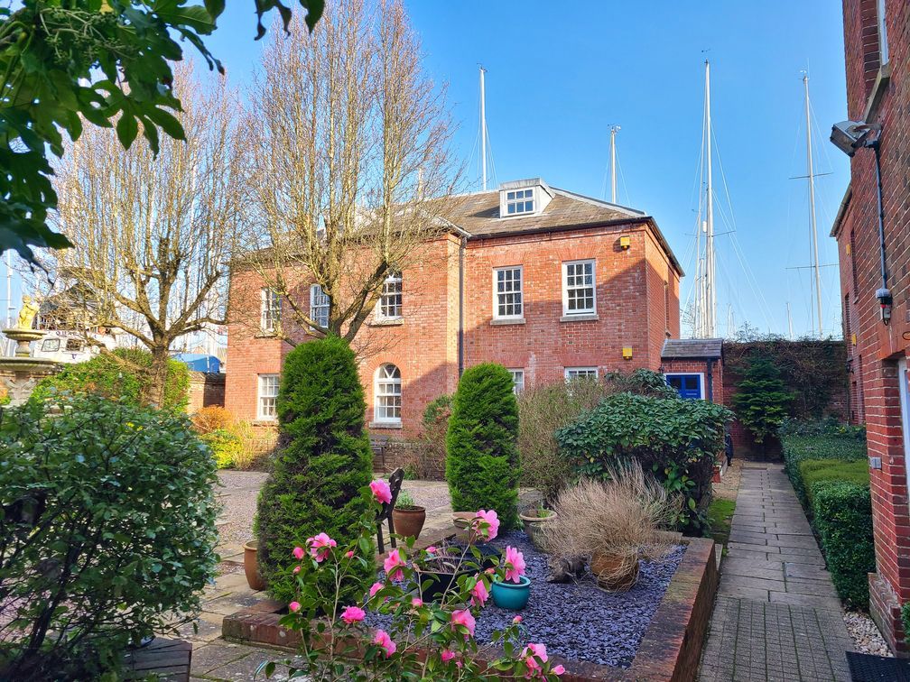 Property photo 1 of 40