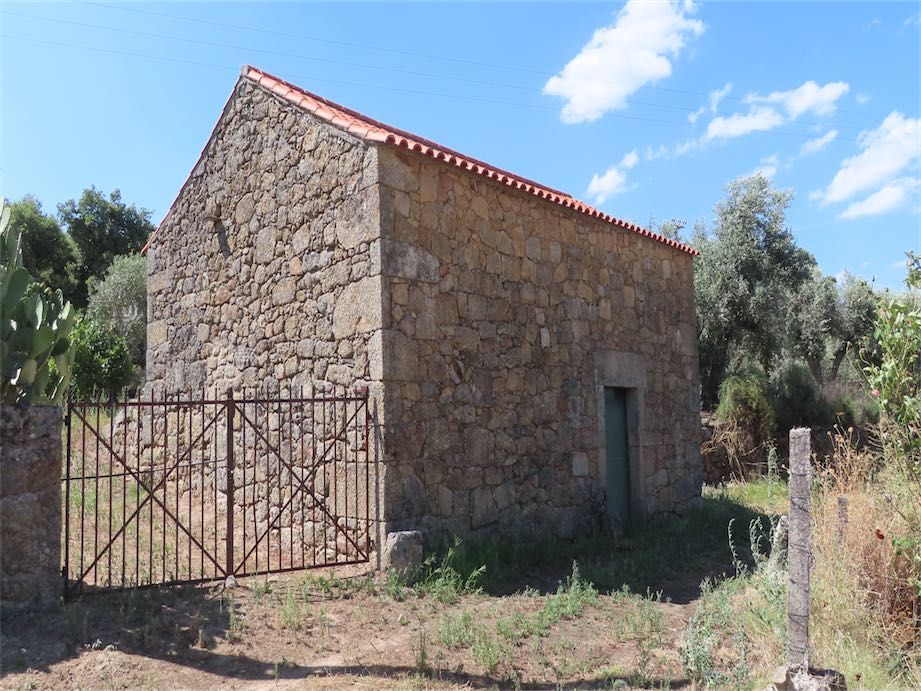 Property photo 1 of 42