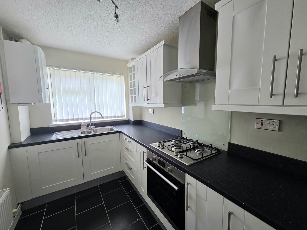 Property photo 3 of 8 Kitchen