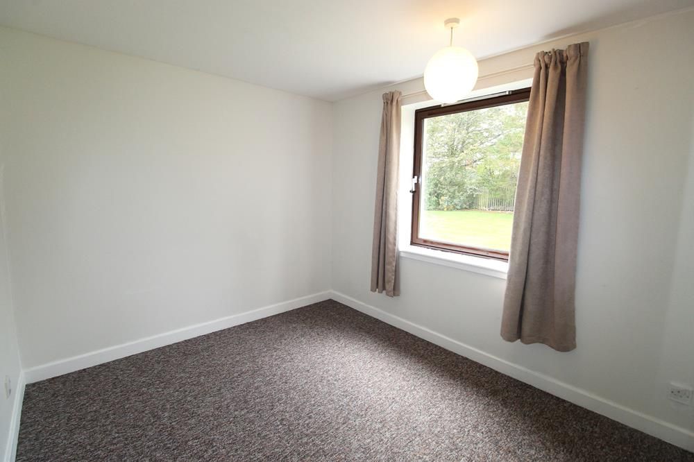 Property photo 3 of 6 Bedroom 1 (2)