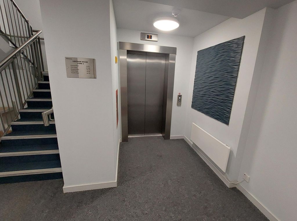 Property photo 3 of 11 Communal Lift Area
