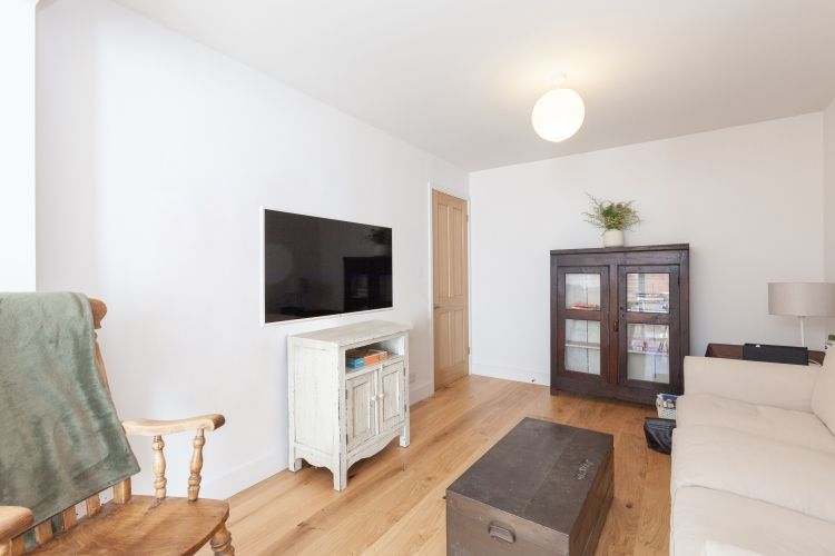 Property photo 1 of 9 200683