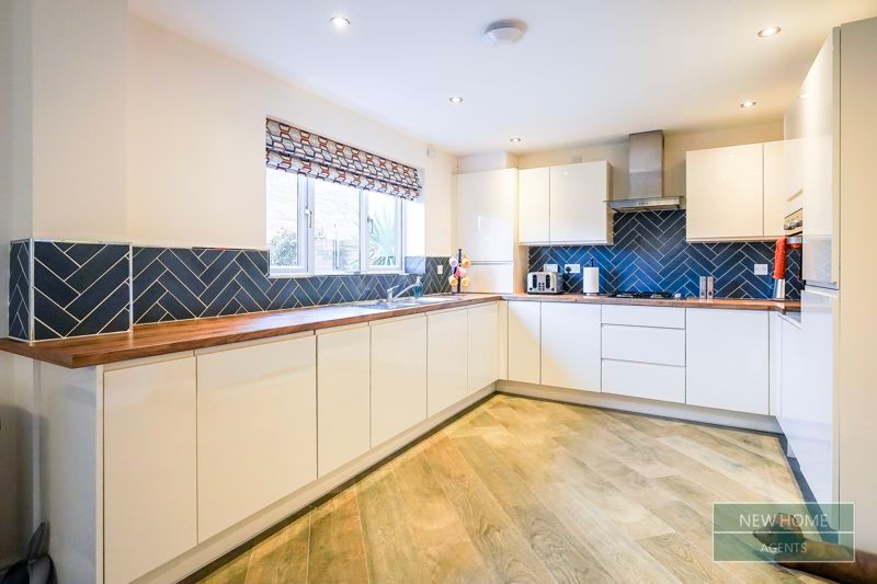 Property photo 3 of 21 Photo 16