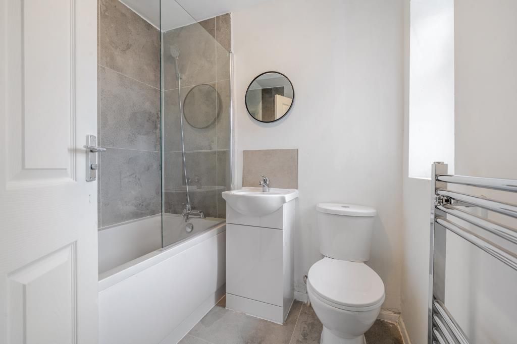 Property photo 3 of 19 Bathroom