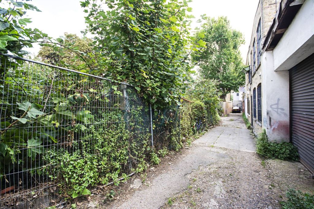 Property photo 2 of 4